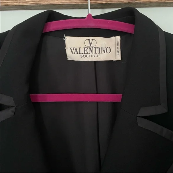 AUTHENTIC VALENTINO Vintage Boutique Blazer. Size 4. - Picture 6 of 8
